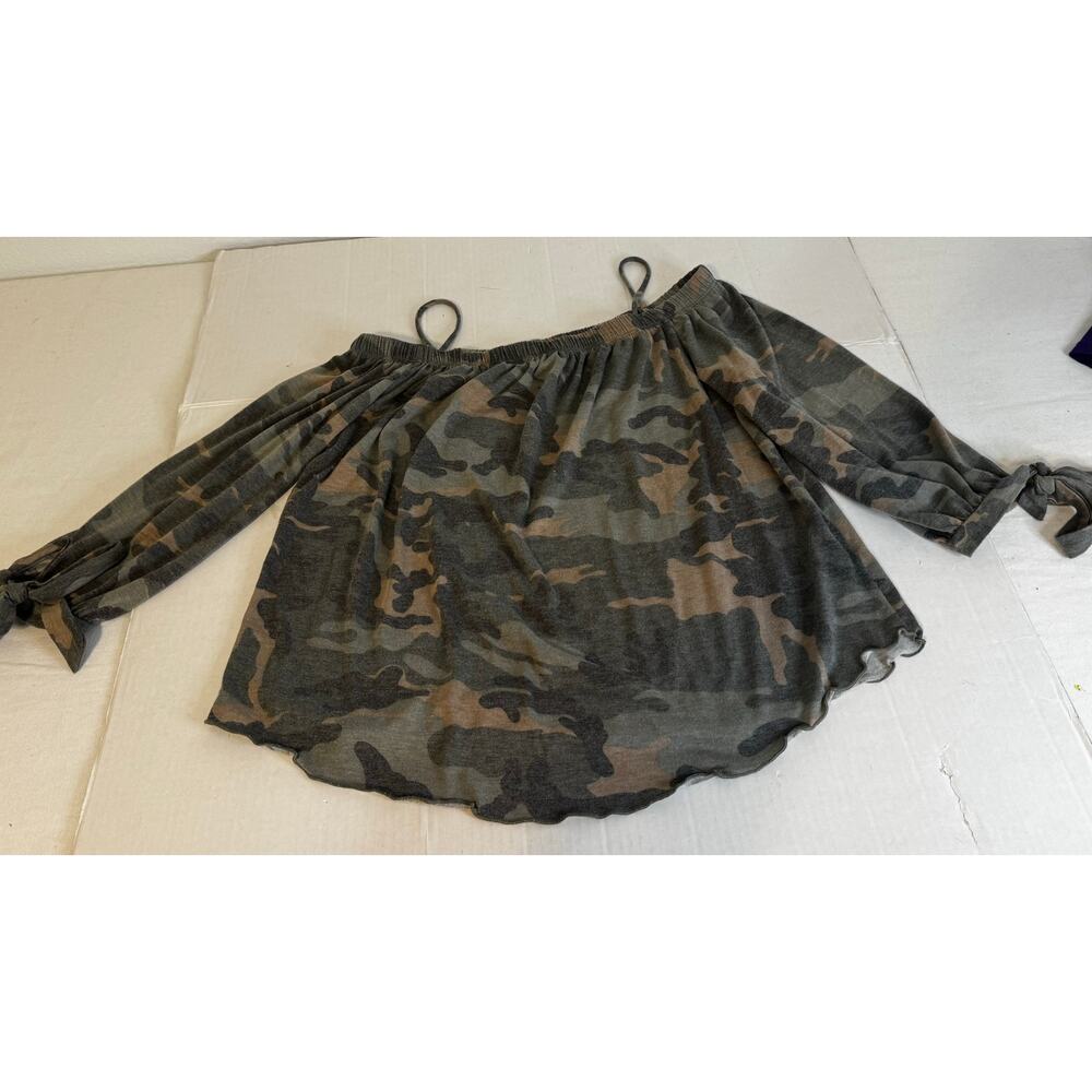 Color Swatch Women Top Camo Spagetti strap Off Shoulder Size S